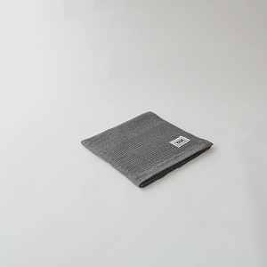 チャコールグレー