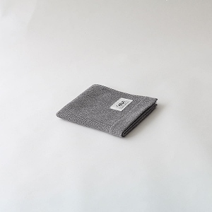 チャコールグレー