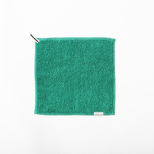 エメラルドグリーン