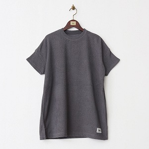 チャコールグレー