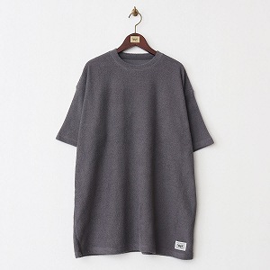 チャコールグレー