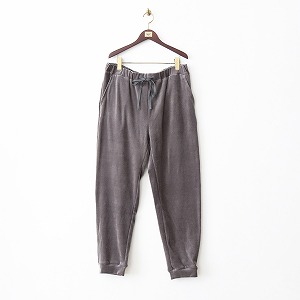 チャコールグレー