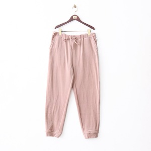 ピンクベージュ