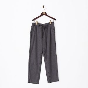 チャコールグレー