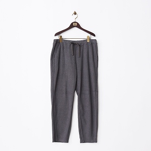 チャコールグレー