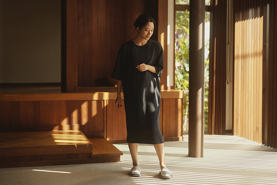 まるで空気をまとったような軽やかさ、心地よさ。